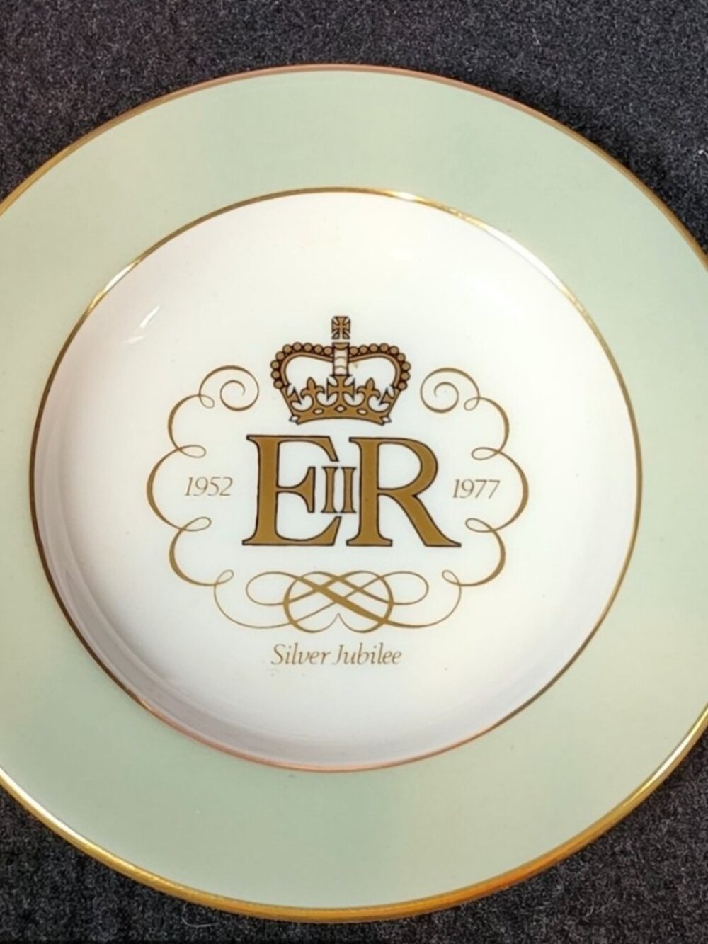Wedgewoid ERII 25th Silver Anniversary Plate